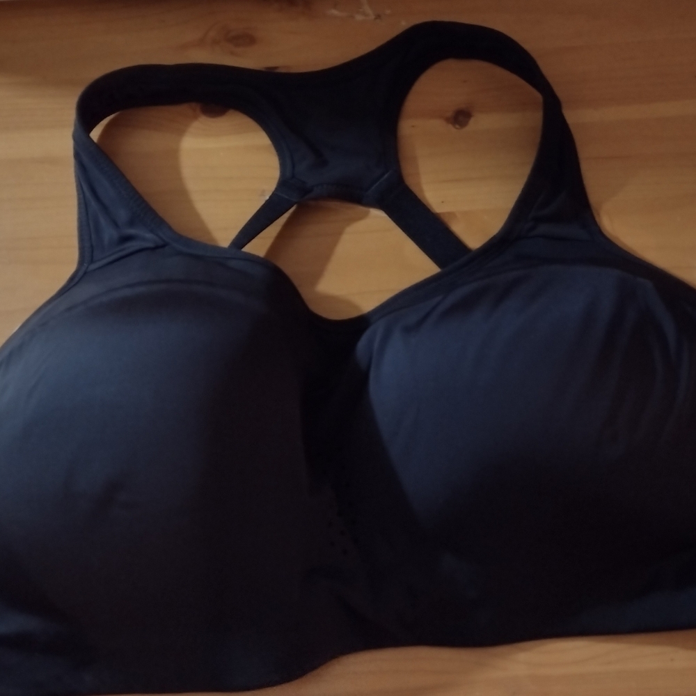 Nike nwot Max support sports bra